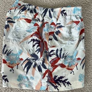 Columbia pull on elastic waist beach shorts